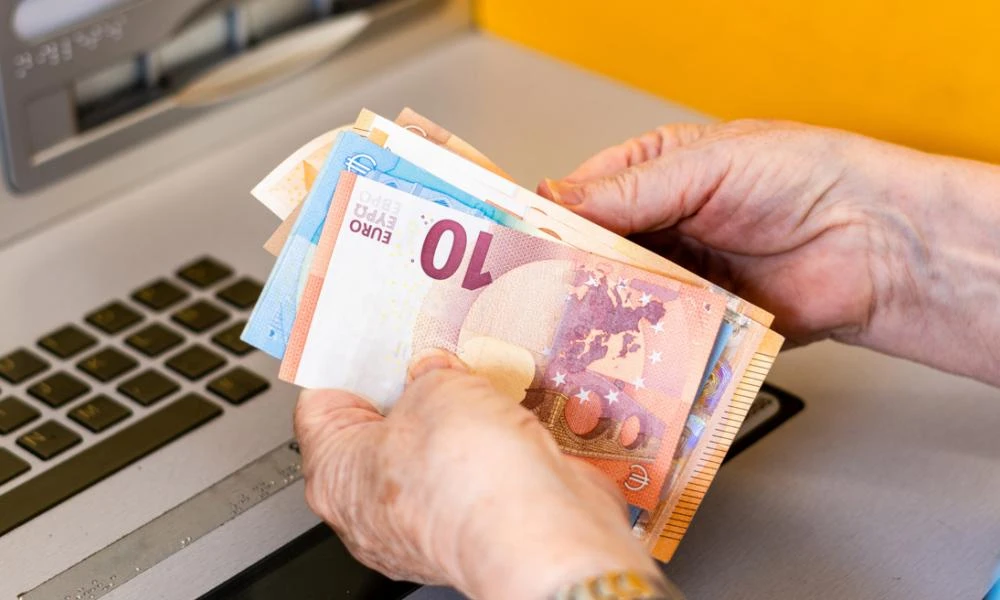 Πότε καταβάλλονται οι συντάξεις και τα επιδόματα Σεπτεμβρίου